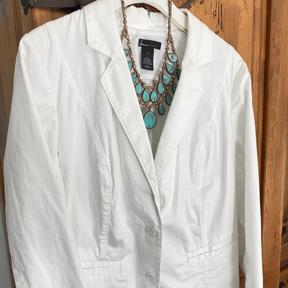 Lane Bryant Casual White Cotton Blazer, size 18, Very Gently Worn.